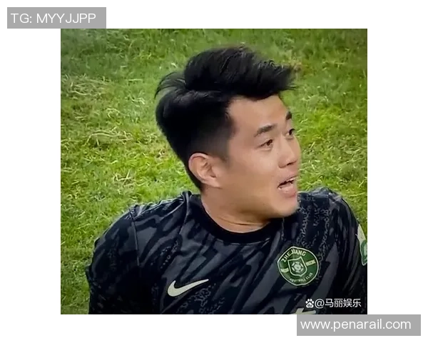 中超激战巴黎圣日耳曼凭乌龙球险胜巴萨引发争议判罚热议