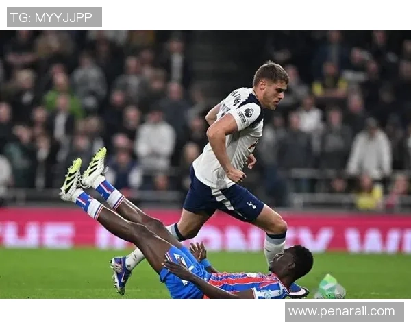 英超激战波尔图小胜热刺帽子戏法引发争议判罚全场沸腾