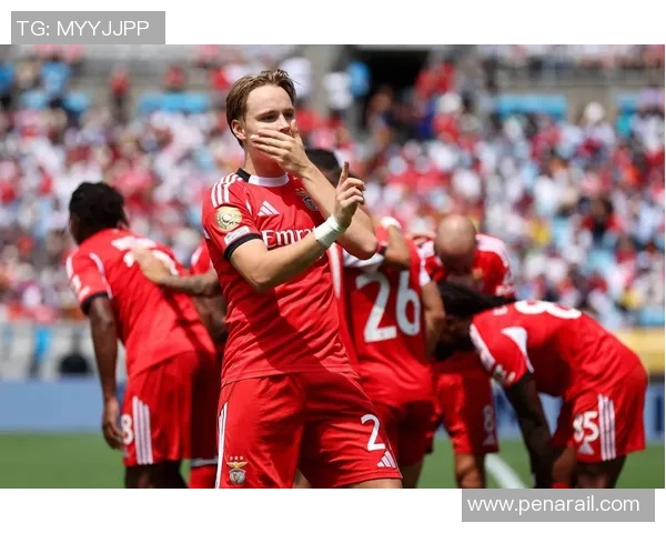 欧冠激战：拜仁逆转本菲卡补时绝杀引发全场狂欢与转会传闻